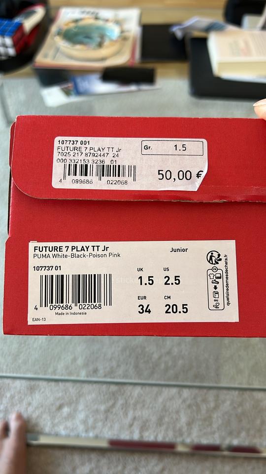 Puma Fußballschuhe Gr. 34 neuwertig inkl. Schoner und Stutzen in Hamburg