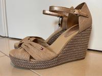 Tommy Hilfiger Pumps mit Keilabsatz Neu Niedersachsen - Leer (Ostfriesland) Vorschau