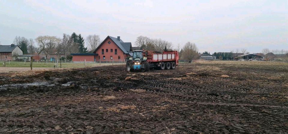 Miststreuen Dungstreuen Kompoststreuen Mist Dung Lohnstreuen in Sassenburg