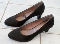 NEUWERTIGE schwarze Pumps Felour Größe 39 v. Tamaris Kr. München - Neubiberg Vorschau