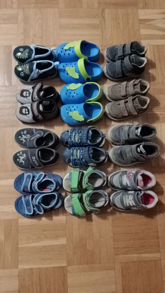 12 Paar Babyschuhe Gr. 22-23 in Düsseldorf