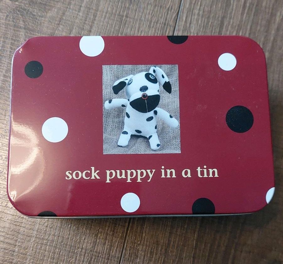 Nähen Sockenhund sock puppy in a tin Neu und Orginalverpackt in Friedberg