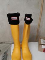 Knallgelbe Hunter Gummistiefel mit passenden Hunter Socken Niedersachsen - Waddeweitz Vorschau