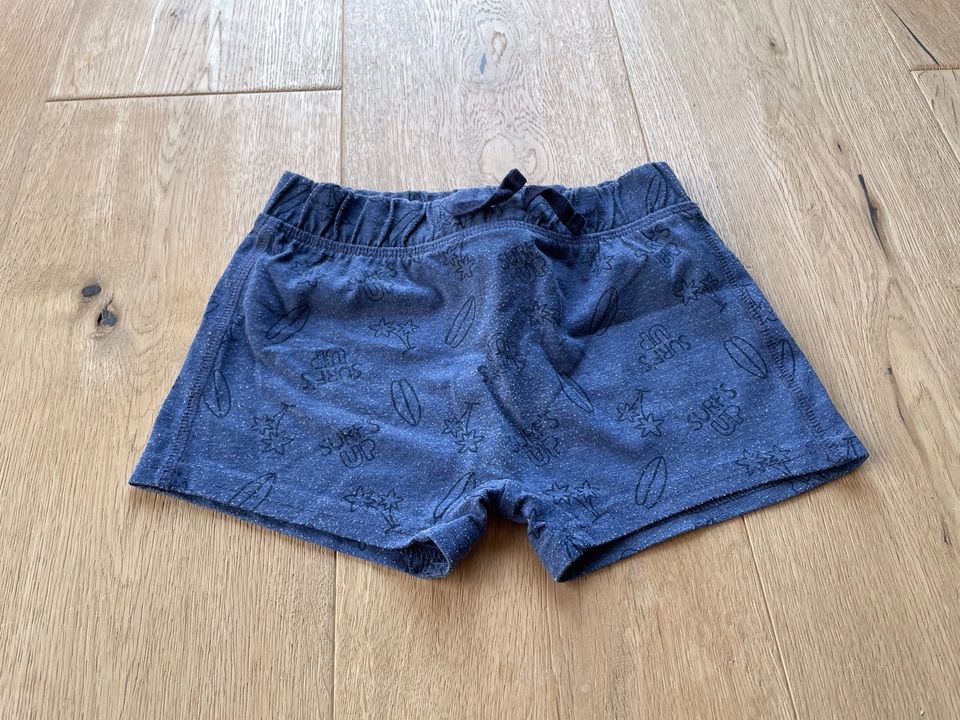 Dunkelblaue, kurze Hose Gr. 98/104 von impidimpi in Neuhemsbach