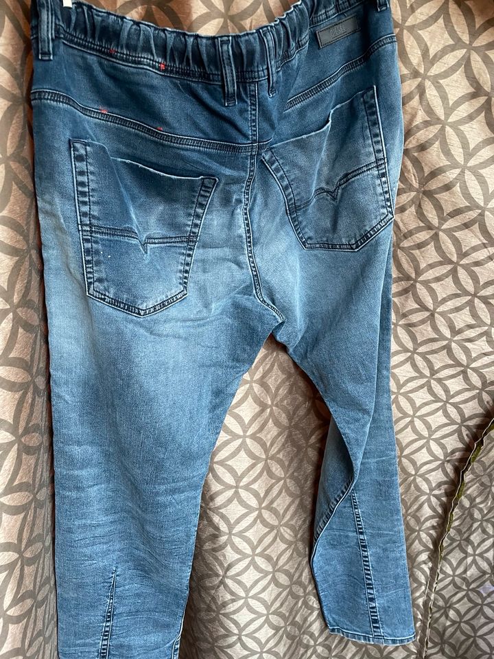 Diesel Jeans für Männer Große W36 mit Gummi in Berlin