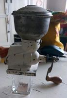 Alte Kaffemühle aus Gußeisen, Antik, Dachbodenfund Niedersachsen - Wenzendorf Vorschau