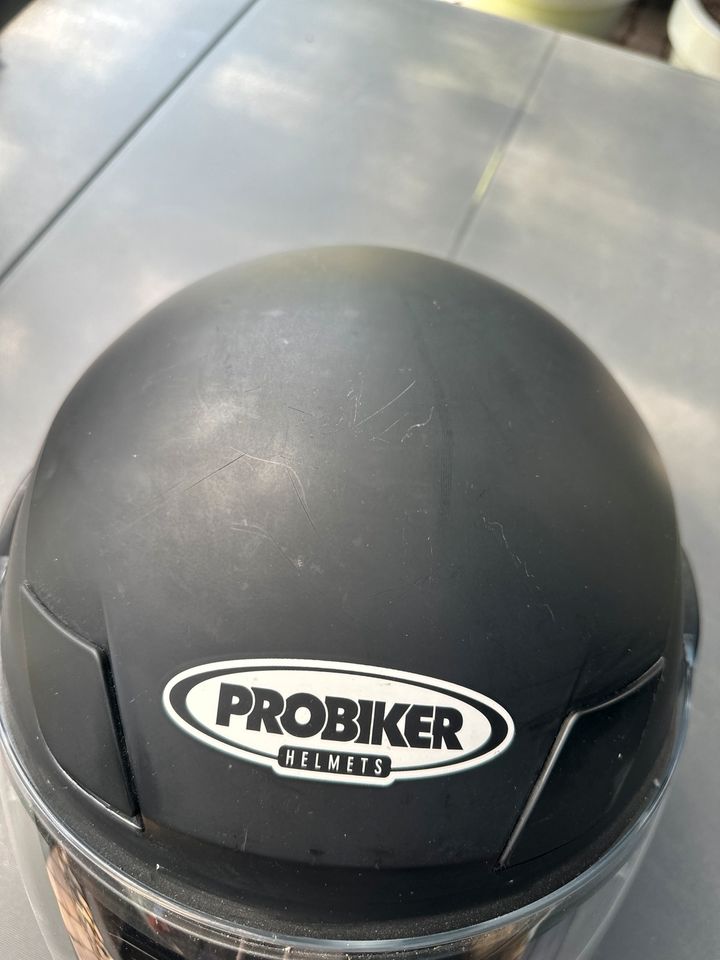 Motorrad Helm Frau in Delbrück