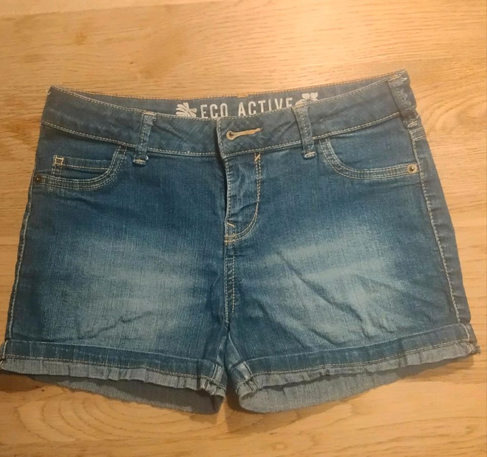 Jeans Hose kurz 152 in Burscheid