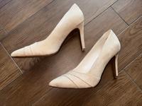 NEU Pumps Deichmann beige Gr. 37 Velourleder-Optik Graceland Brandenburg - Hennigsdorf Vorschau