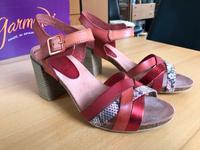 Damen Ledersandalen Gr.38 neuwertig, chic und bequem Nordrhein-Westfalen - Mülheim (Ruhr) Vorschau