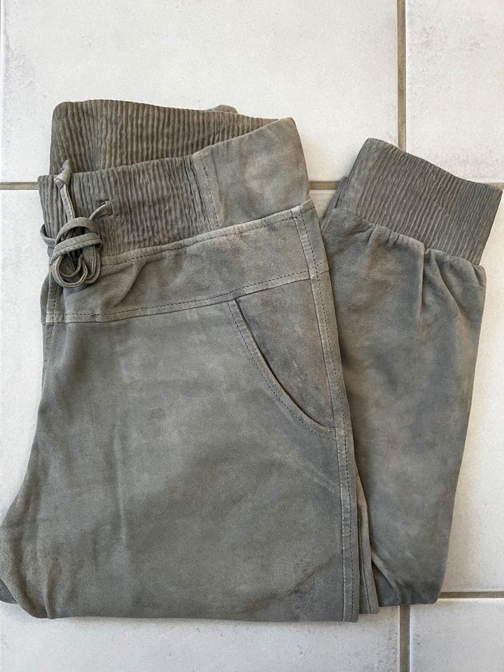 Wildelederhose grau mit Bündchen, Gr. 38 in Steinhöring