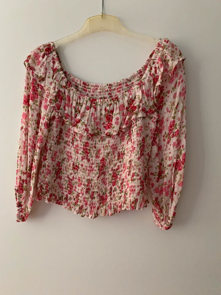 Zara Bluse Volants Smocked Blumen Gr M Neu in Essen