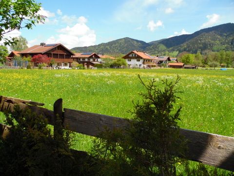 Gepflegte Haushälfte in unverbaubarer Lage in Lenggries