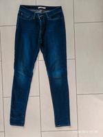 Levis Jeans Hose 711 Skinny Gr. 28/32 dunkelblau Nordrhein-Westfalen - Marl Vorschau