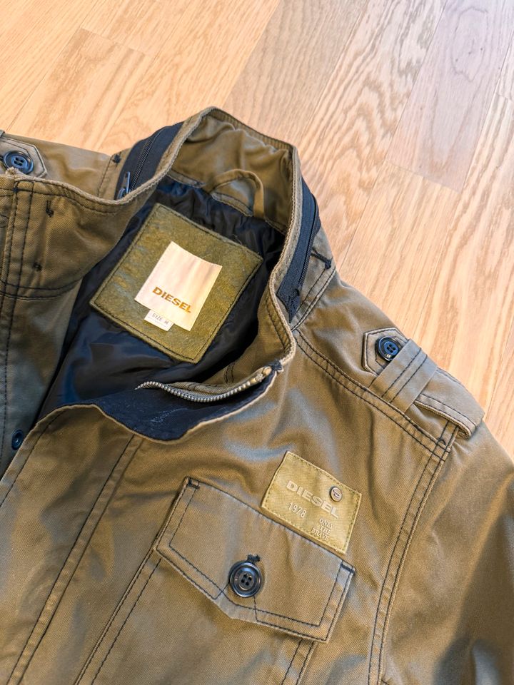 Diesel Jacke Parker in Oliv Gr. M in Düsseldorf