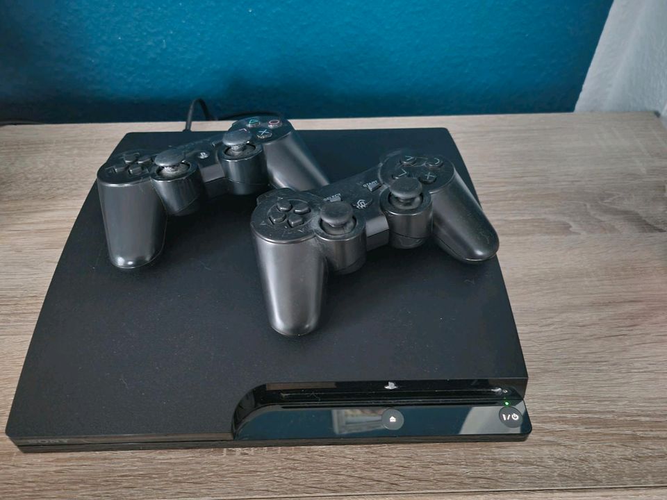 PS3 mit Kabel und 2 Controller in Sonneberg