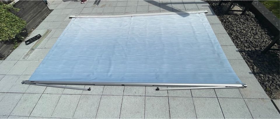 Thule Omnistor 1200 Sackmarkise Saphir Blau 450x250 cm in Pölitz