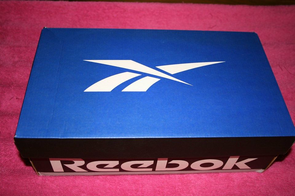 Reebok Fußballschuhe Größe 44 Neu in Originalverpackung in Glan-Münchweiler