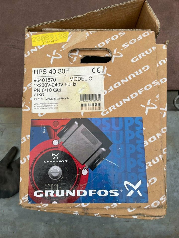 Grundfos UPS 40-30 F Heizungspumpe 250mm DN40 230/240V in Hoppegarten