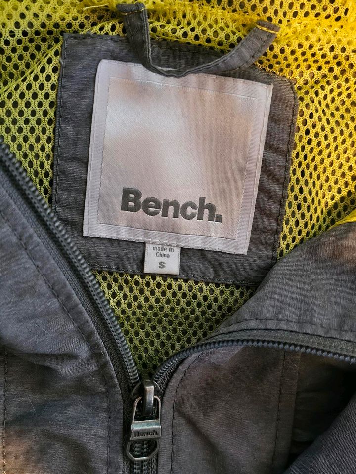 Bench Jacke Damen in Stralsund