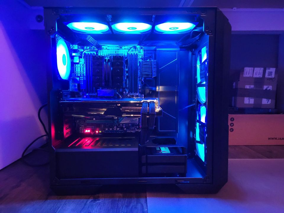 Gaming PC mit RGB, Intel i7 (6 Kerne), AMD RX Vega, 32GB Ram, SSD in Gülzow-Prüzen