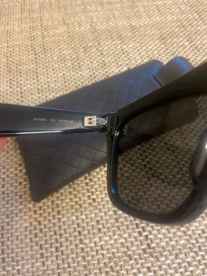 Herren Sonnenbrille Bottega Veneta, Schwarz, Neuwertig in Velbert