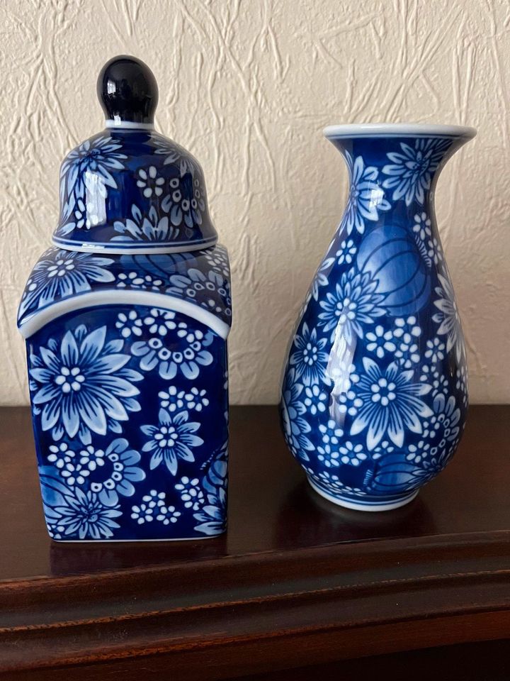 Sehr dekorative kleine Deckelvase + Vase – blau-weiss in Bielefeld