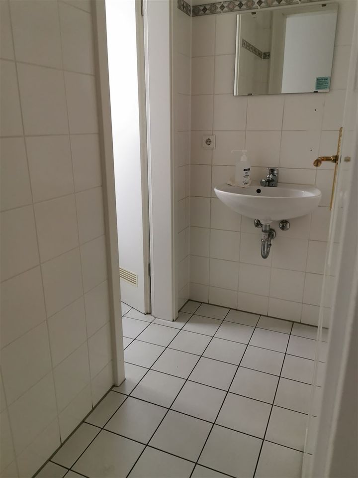 ***Großes Büro in schöner Gegend sucht neuen Mieter!*** in Chemnitz