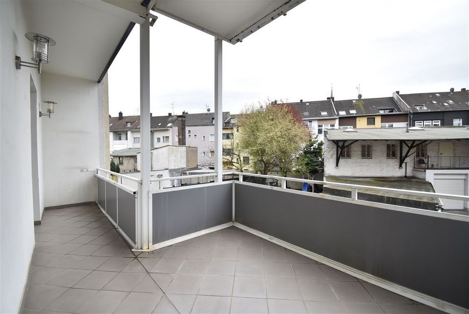 Mit Balkon! Renovierte 2-Zi-Whg mit Altbaucharme in E-Kray in Essen