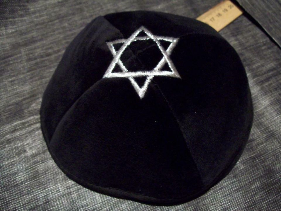 Kippa, Jarmulke, Kippah,Kipa Schwarz Samt 16-17cm in Osdorf