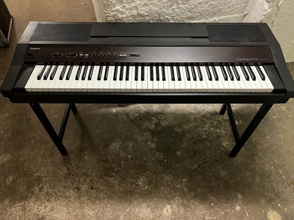 Roland HP 2000 Piano in Köln