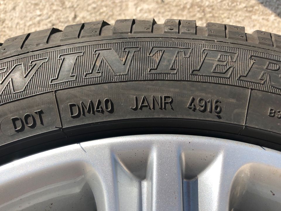 Winterreifen auf original BMW Alufelgen 225/50 R 17 runflat in Gauting