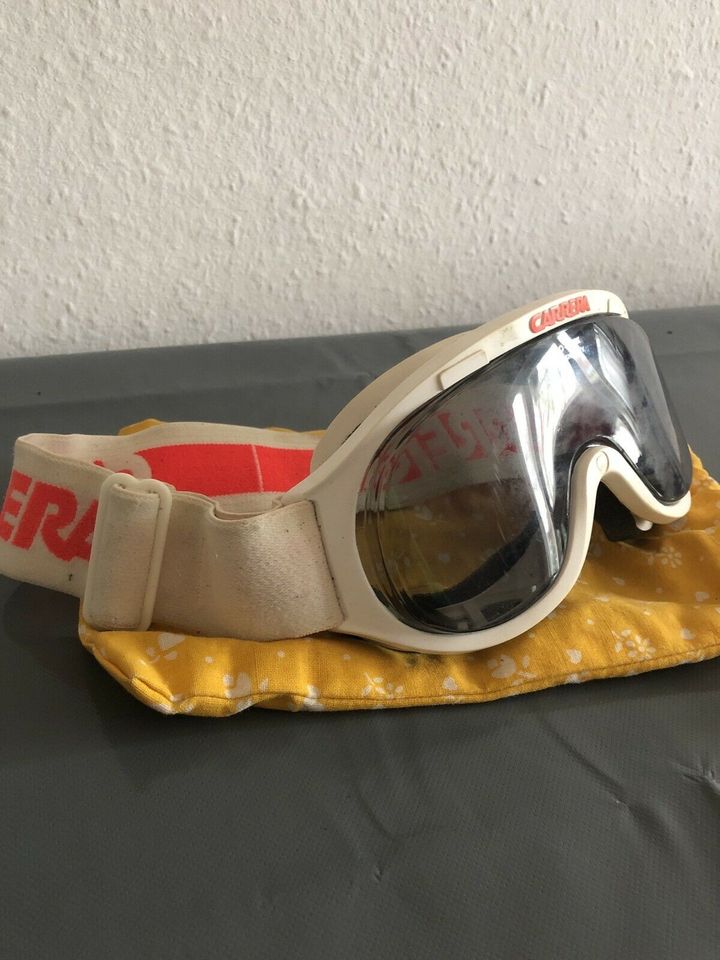 Skibrille 3 Stück Uvex und Carrera retro in Brokdorf