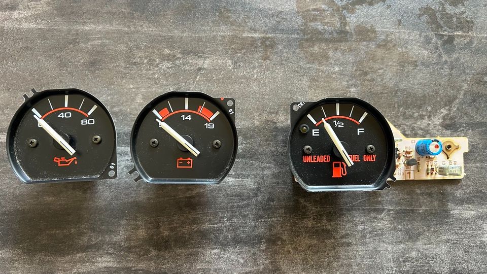 Tankanzeige Öldruck-,Batterieanzeige/Voltmeter Jeep Cherokee XJ in Ziegelroda