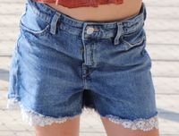 H&M Jeansshorts mit Spitzenborte  10 Euro (Versende auch) Bayern - Weilheim i.OB Vorschau