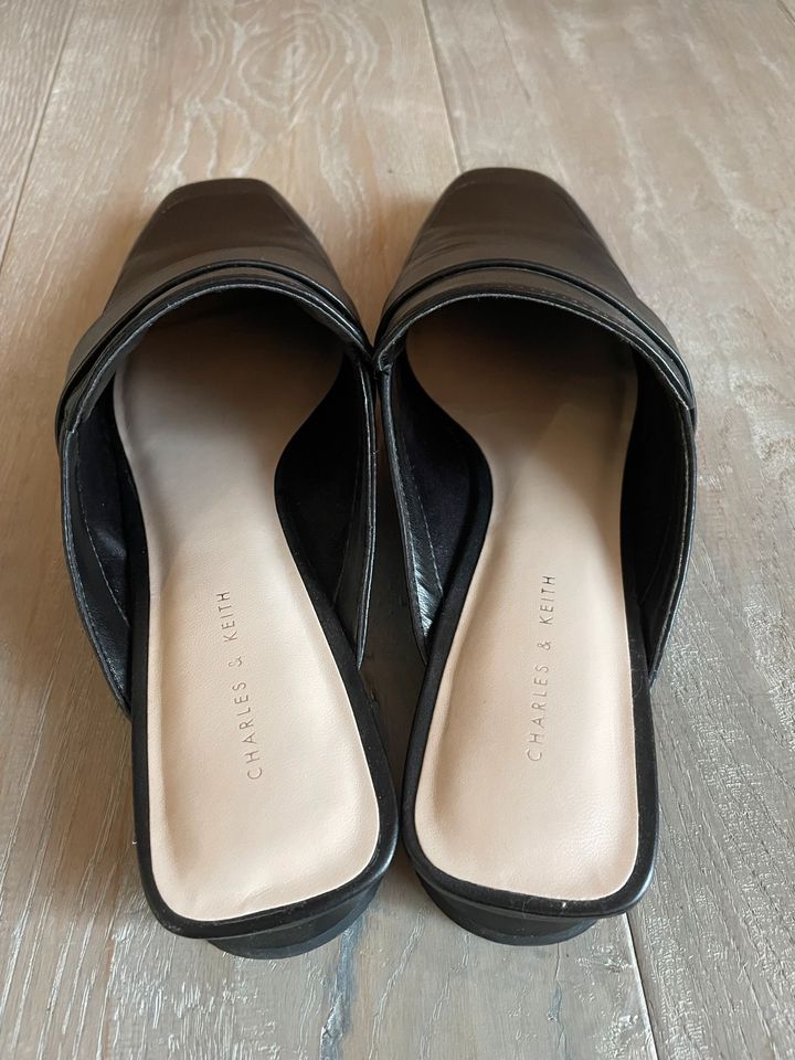 Slipper Schuhe Charles & Keith Damen / Neu Gr. 39 in Dischingen