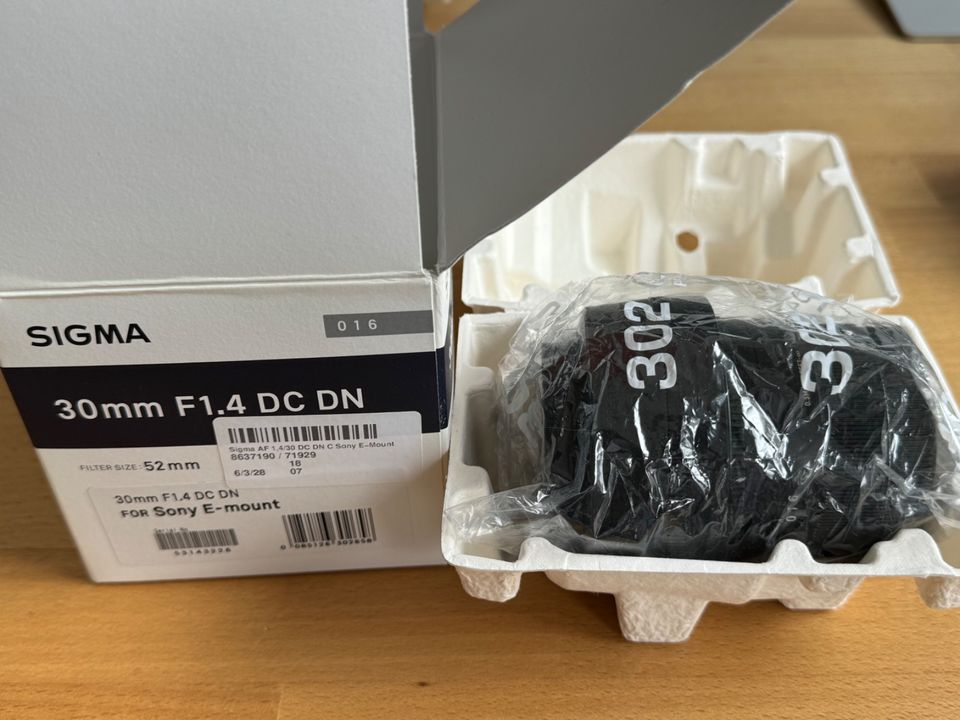 SIGMA Objektiv 30mm F1.4 DC DN Sony E-mount TOP Zustand in Köln