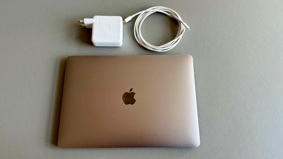 MacBook PRO 13,3" M1 / 16 RAM / 2 TB Festplatte in Berlin