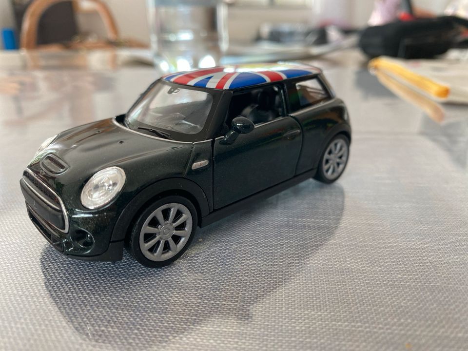 Mini Cooper F56 Hatch 1:38 Model von Welly in Deggendorf