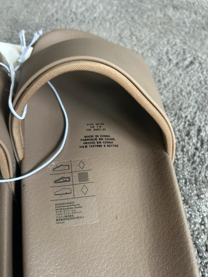 Bedruckte Badesandalen Badelatschen H&M Beige H&M NEU 38-39 in Berlin