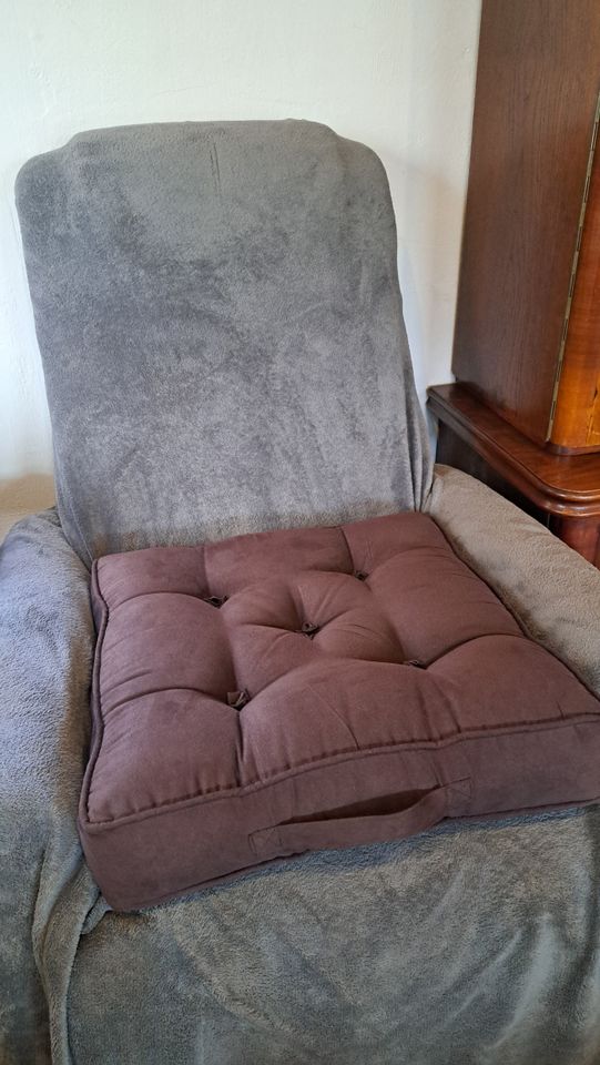 Dickes Sitzkissen /Sesselauflage / Sitzerhöhung 50x50 cm braun 10 in Remstädt