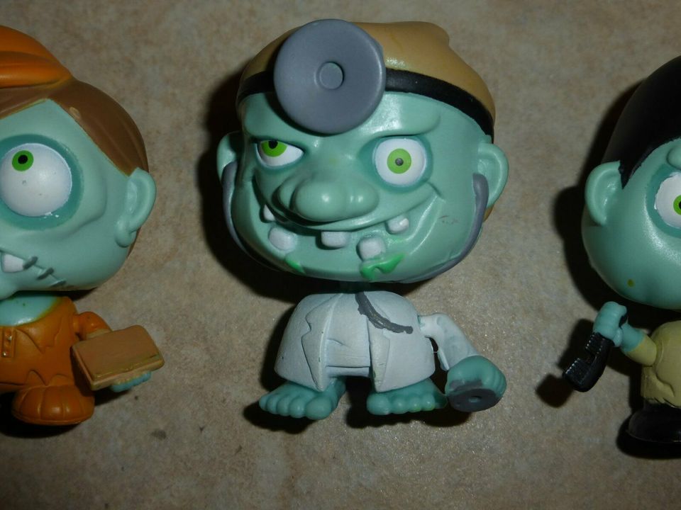 3 x Sammelfiguren Simba Zombie Figuren sehr gut NP 10,50 € in Ronneburg