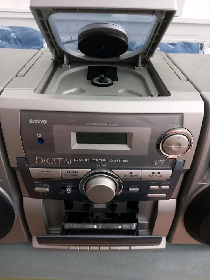 SANYO Stereoanlage mit Cassettendeck/CD/Radiotuner in Leipzig