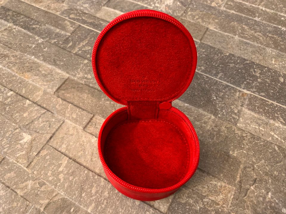 Louis Vuitton Epi Ecrin Bijoux 8 cm in Rot in Freudenberg