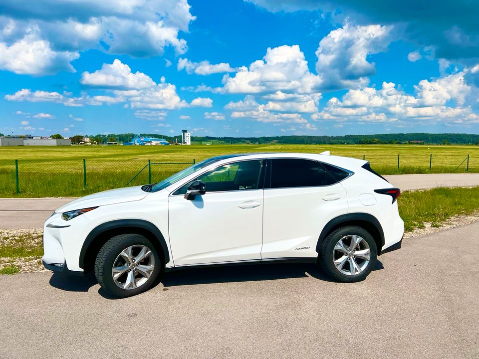 Lexus NX 300 300h E- FOUR LUXURY LINE in Augsburg