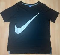 Lockeres Sportshirt von Nike in Größe M eher für Damen Leipzig - Sellerhausen-Stünz Vorschau