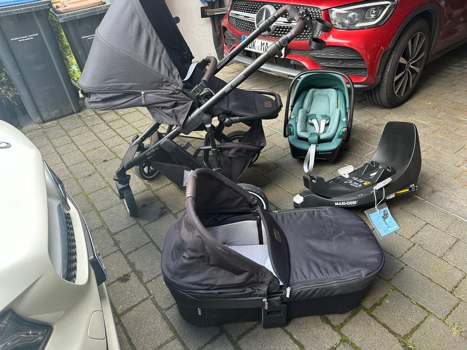 Kinderwagen und Kinderautositz in Haiger