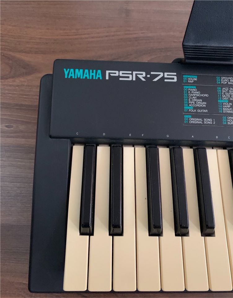 Keyboard Yamaha PSR 75 zu verkaufen in Oering