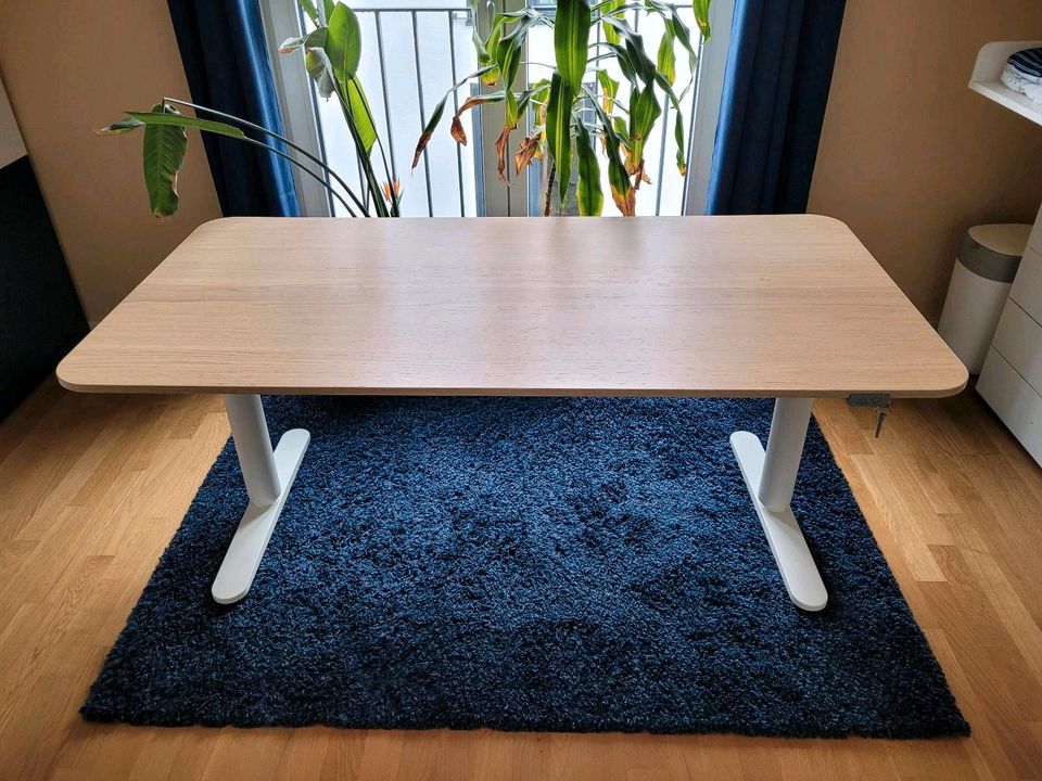 Ikea Bekant höhenverstellbarer Schreibtisch elektrisch 160 x 80 in Karlshuld