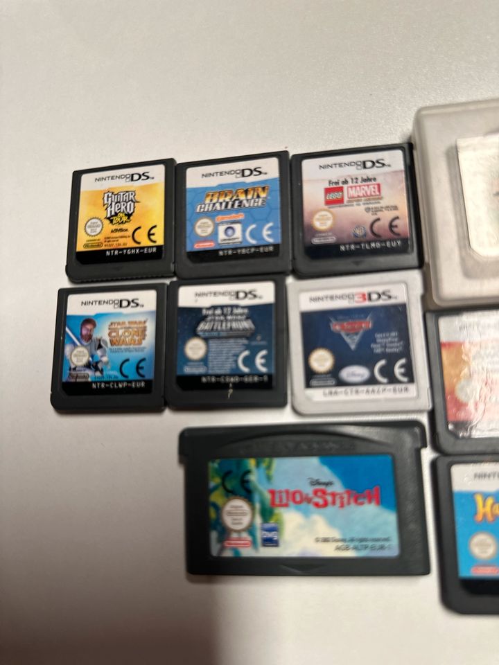 Angeboten werden 10 Nintendo Ds Spiele/ 1 3DS/ 1 Gameboyadvance S in Saarbrücken